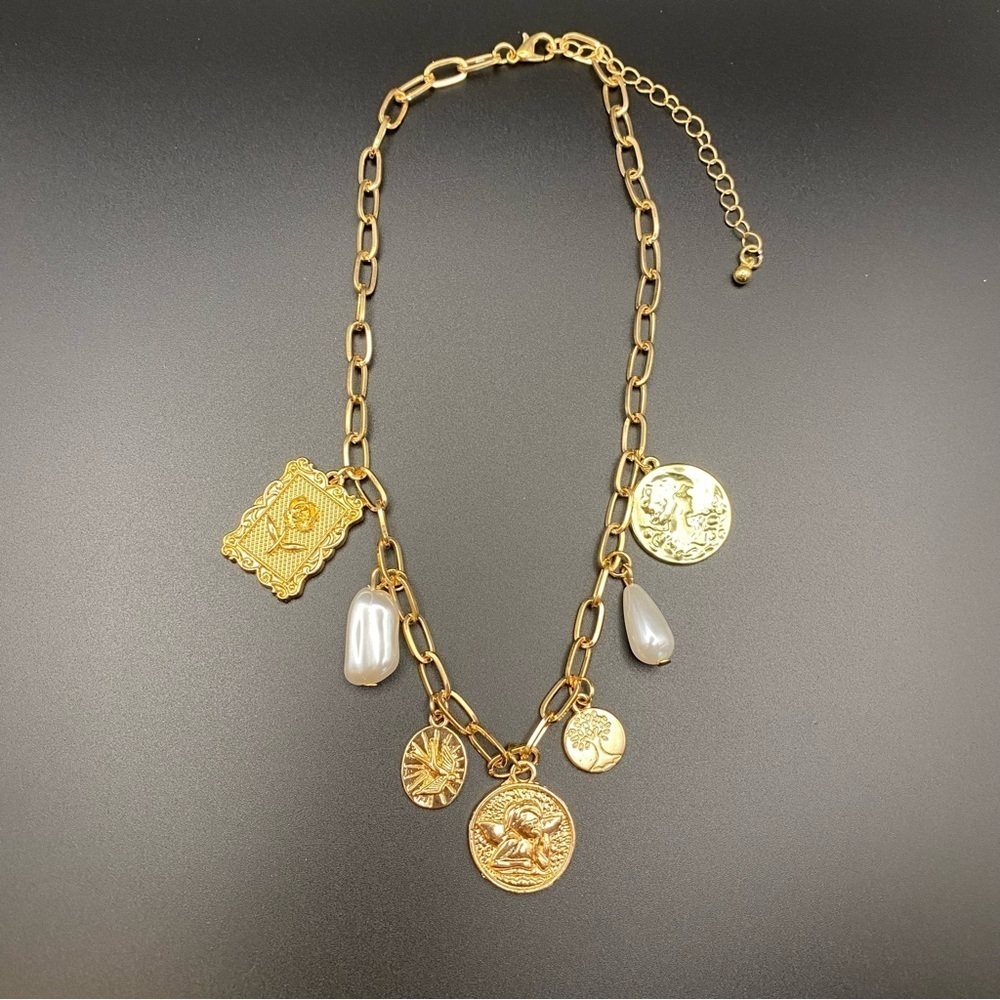 Y2K inspired Faux pearl pendant necklace